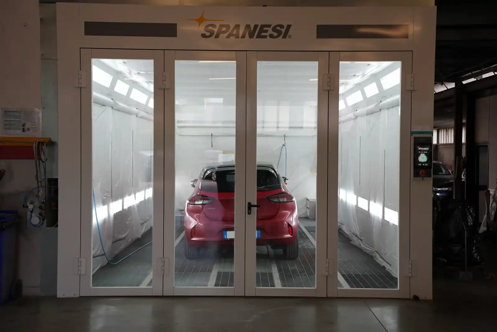Area verniciatura auto Carrozzeria La Cordenonese