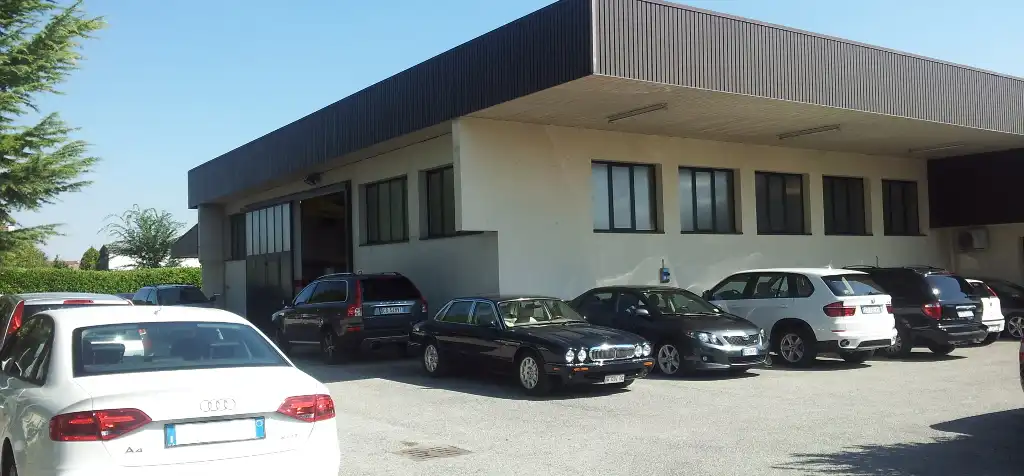 Esterno della sede della Carrozzeria La Cordenonese a Cordenons