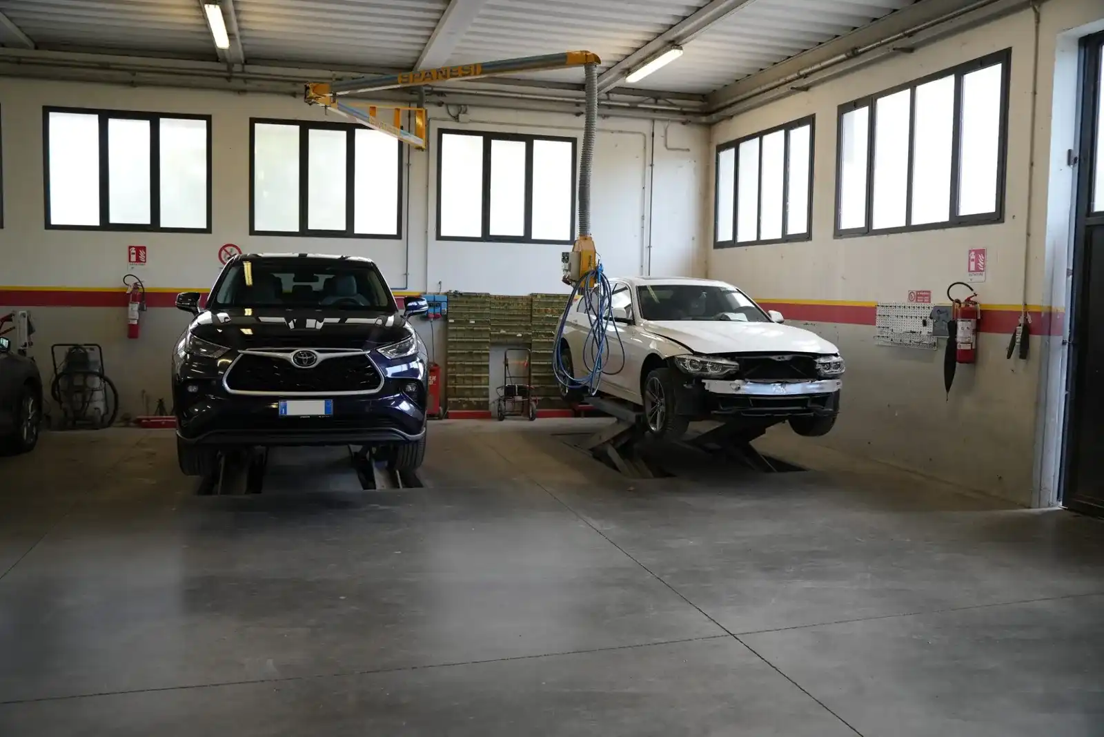 Officina e area riparazione auto Carrozzeria La Cordenonese