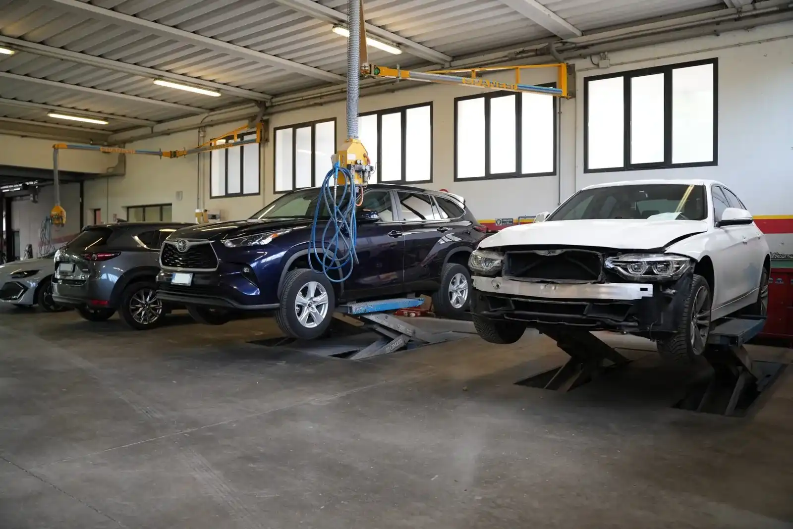 Officina e area riparazione auto Carrozzeria La Cordenonese